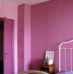 Décoration murs, badigeon de chaux deux nuances de roses
